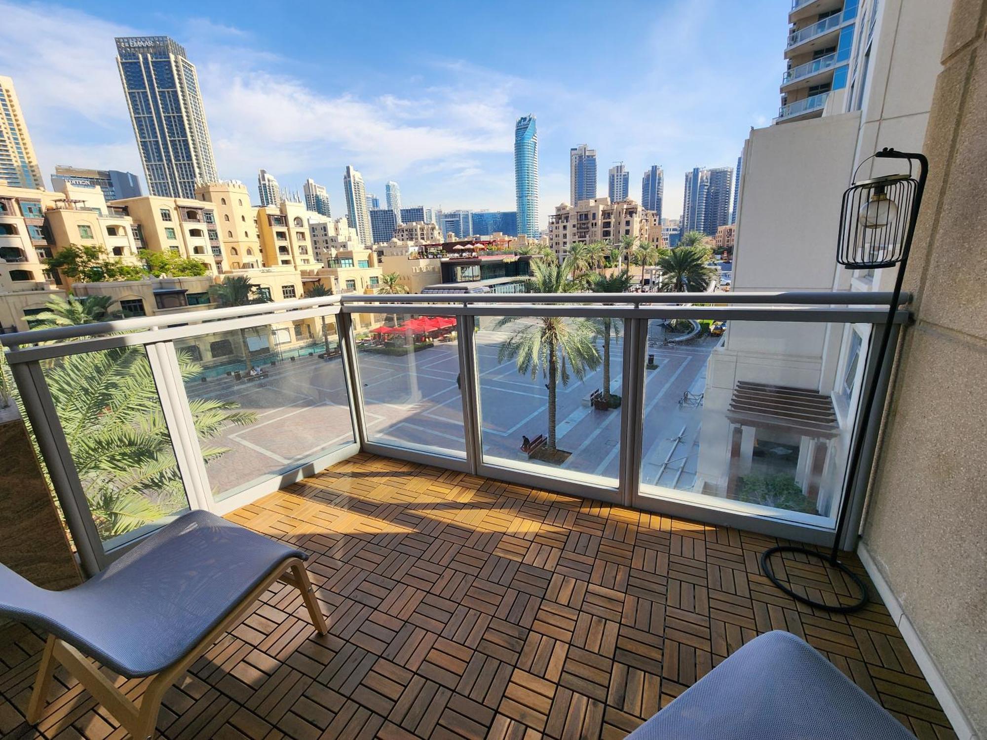 Апартаменти Downtown Oasis, Burj Khalifa Views, Luxury Amenities Дубай Екстер'єр фото