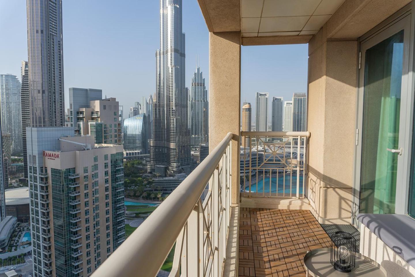 Апартаменти Downtown Oasis, Burj Khalifa Views, Luxury Amenities Дубай Екстер'єр фото